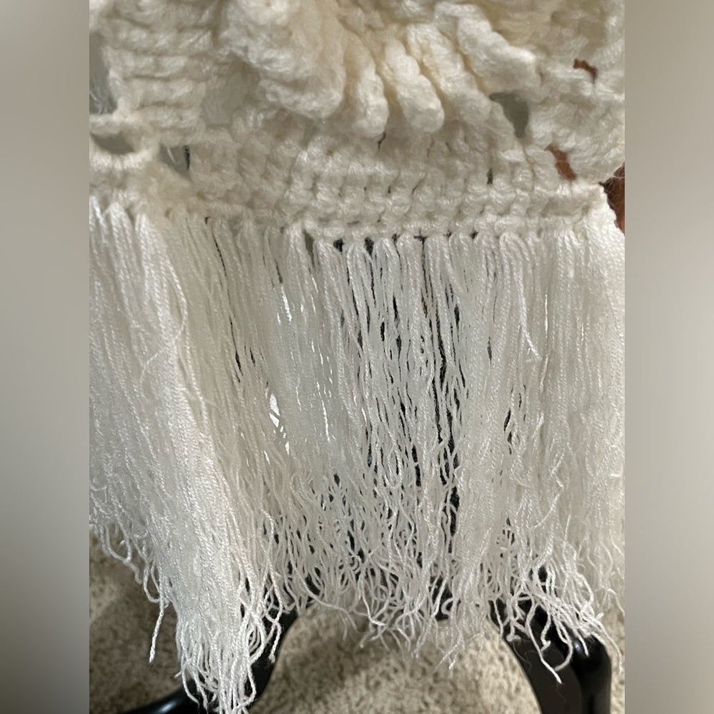 VINTAGE Crochet Fringe Shawl in Cream UNBRANDED, ONE SIZE - Picture 13 of 13